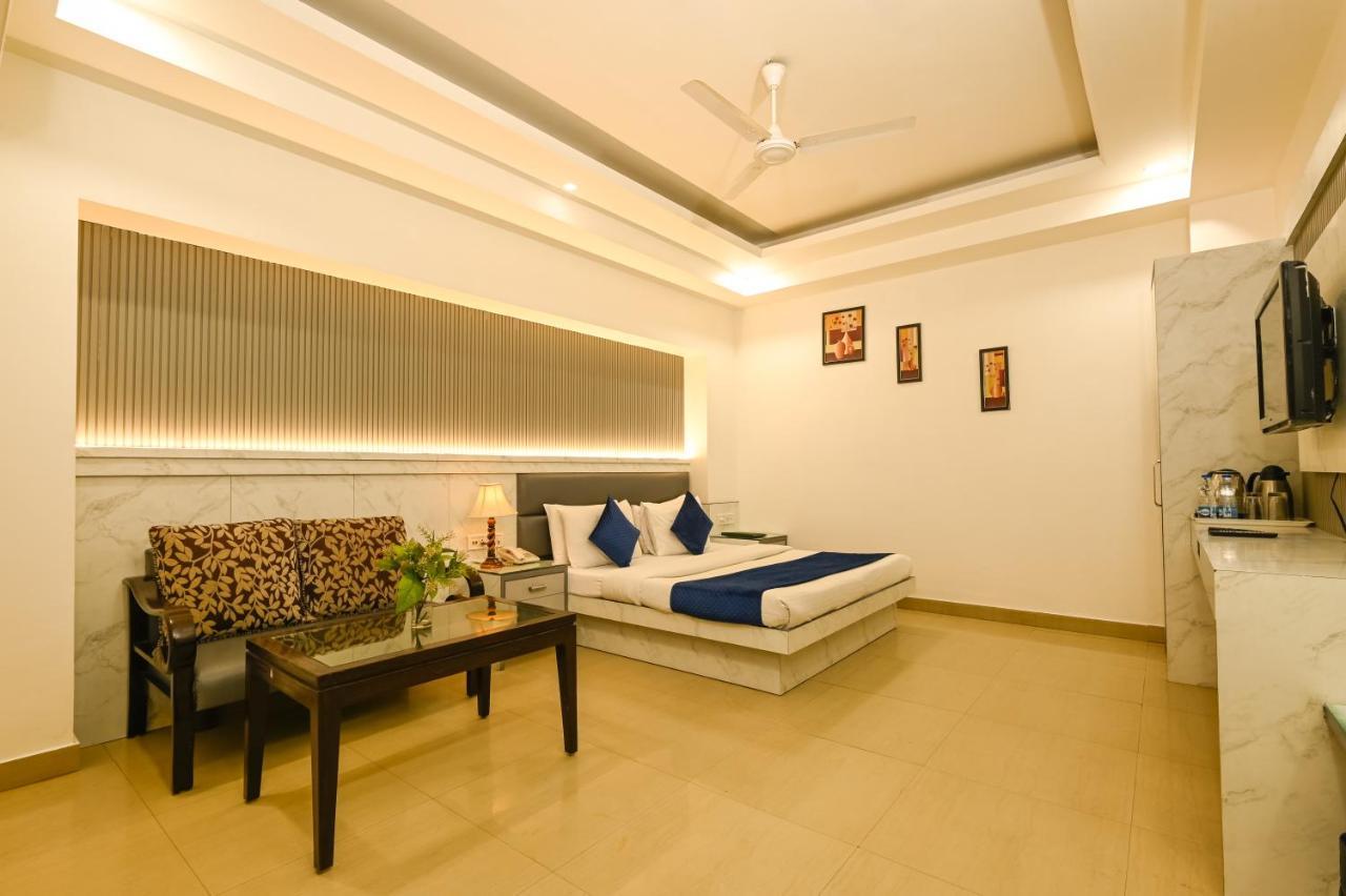 Hotel Krishna Deluxe-By Rcg Hotels New Delhi Luaran gambar
