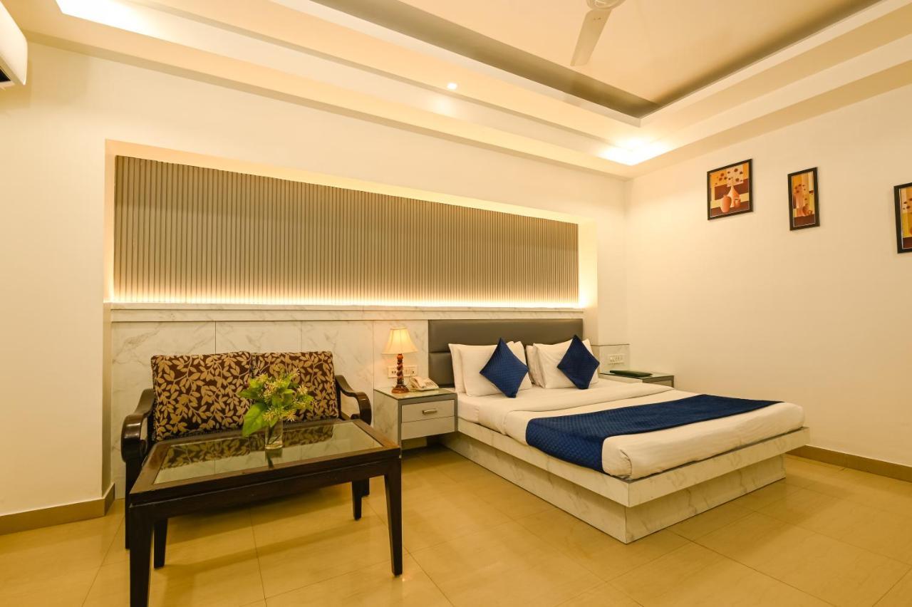 Hotel Krishna Deluxe-By Rcg Hotels New Delhi Luaran gambar