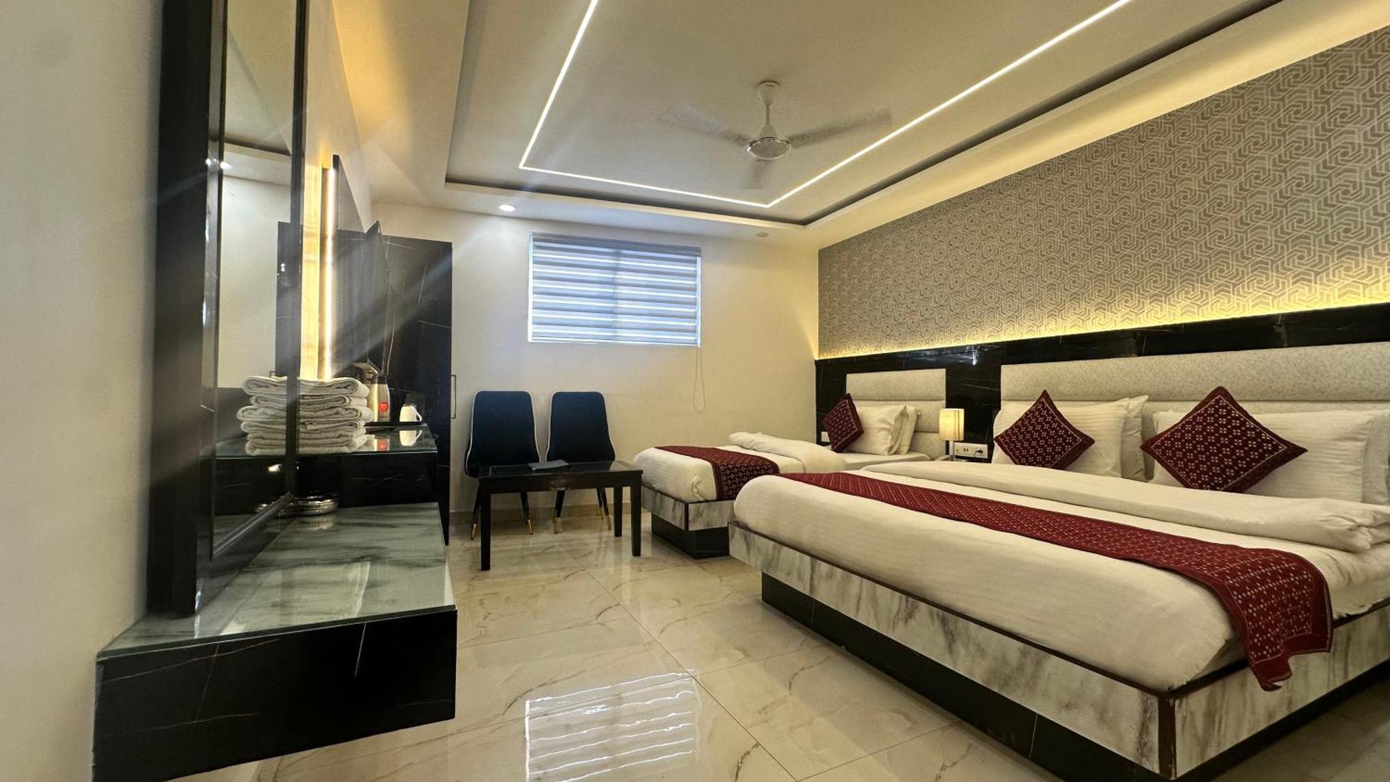 Hotel Krishna Deluxe-By Rcg Hotels New Delhi Luaran gambar