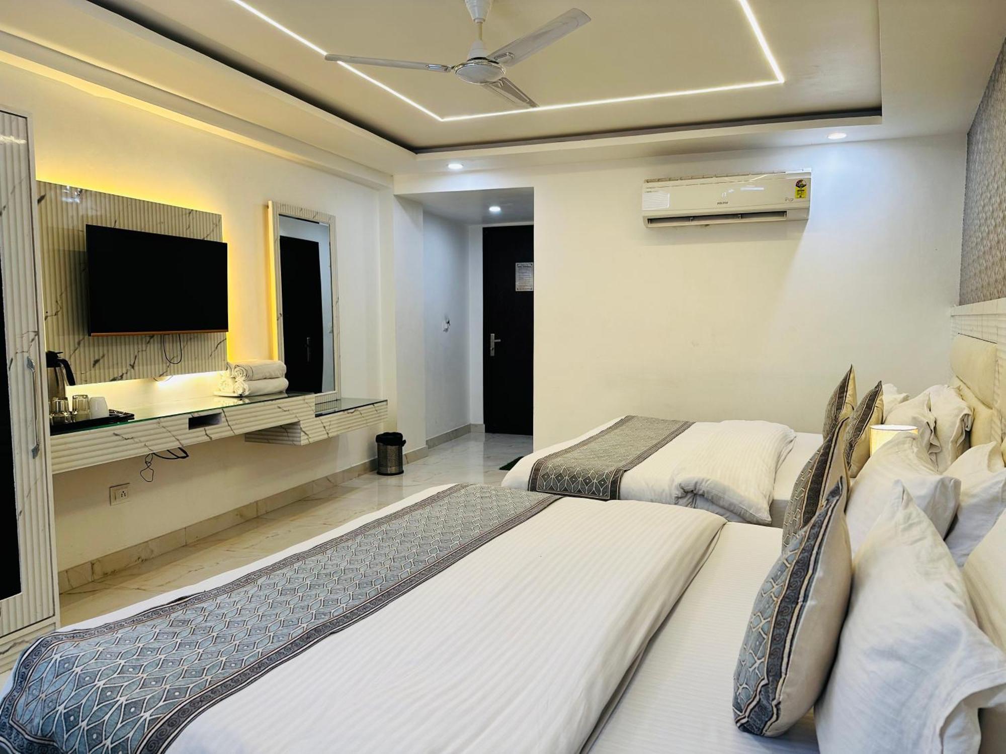 Hotel Krishna Deluxe-By Rcg Hotels New Delhi Luaran gambar