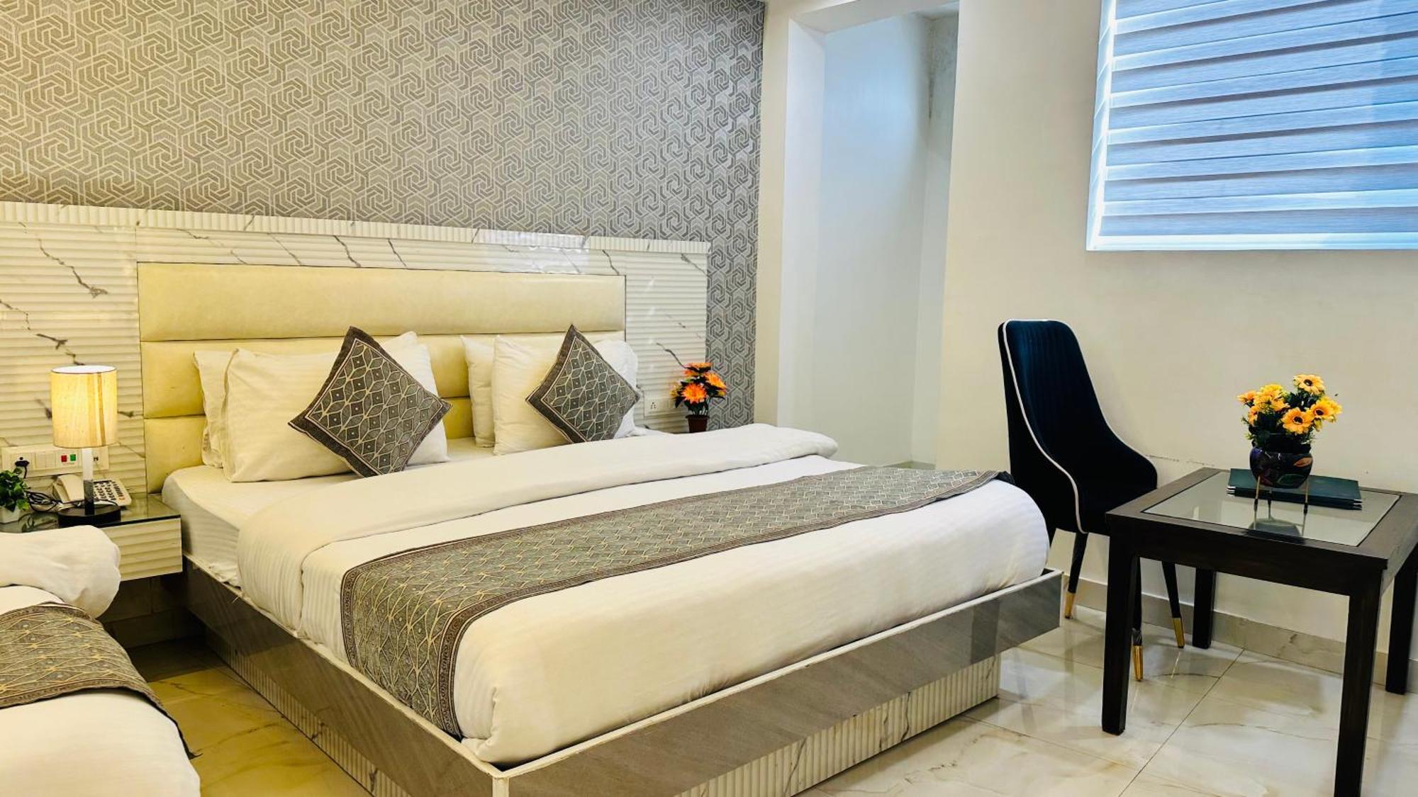Hotel Krishna Deluxe-By Rcg Hotels New Delhi Luaran gambar