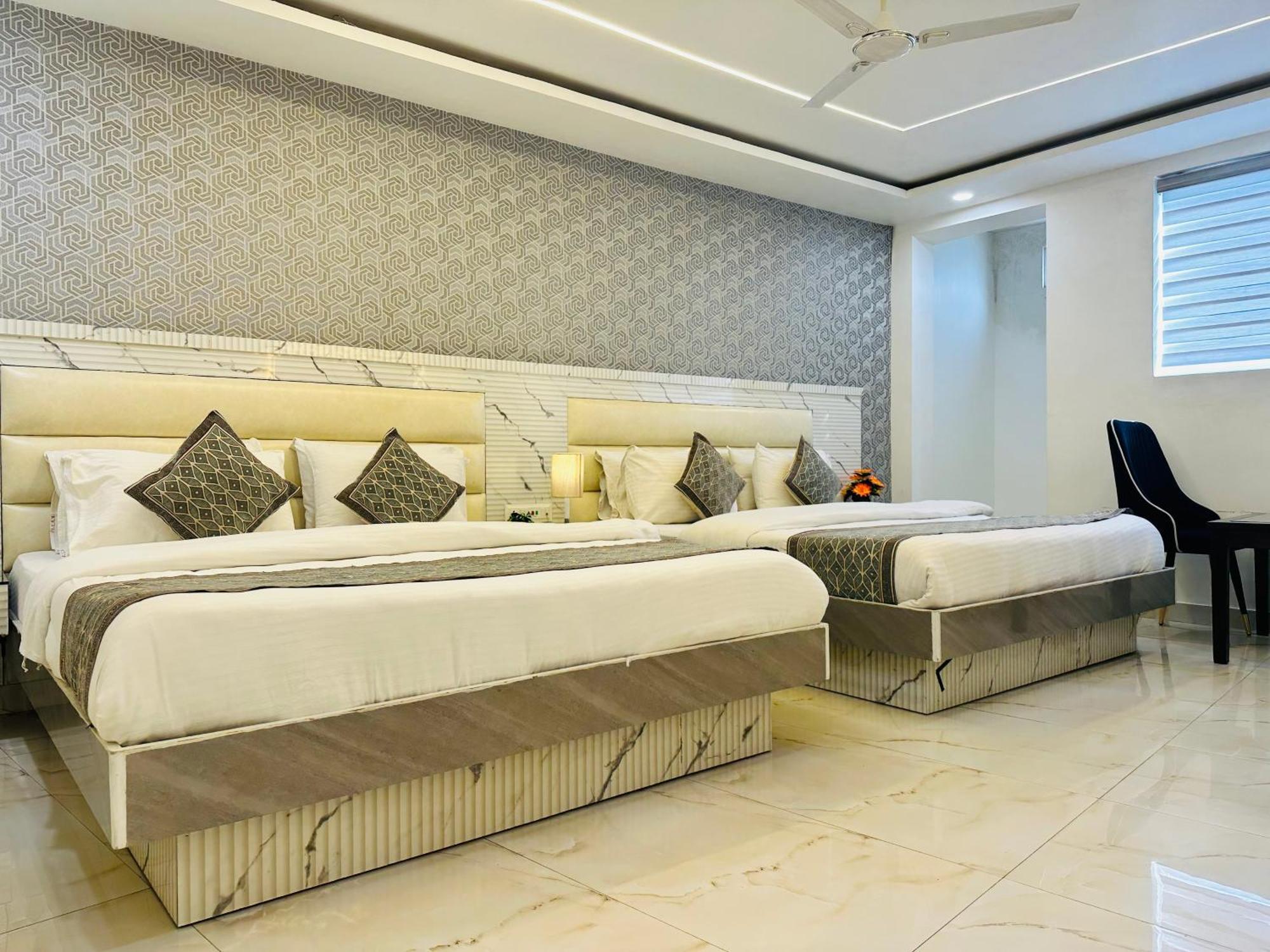 Hotel Krishna Deluxe-By Rcg Hotels New Delhi Luaran gambar