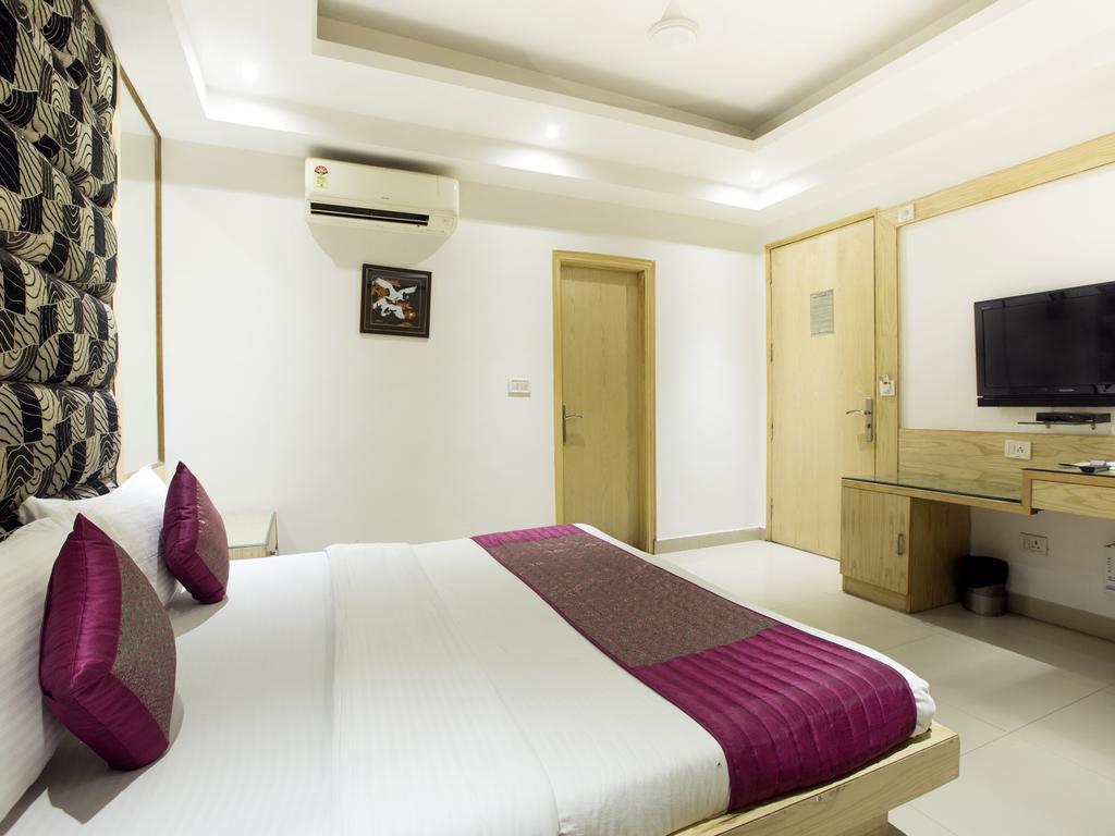 Hotel Krishna Deluxe-By Rcg Hotels New Delhi Luaran gambar