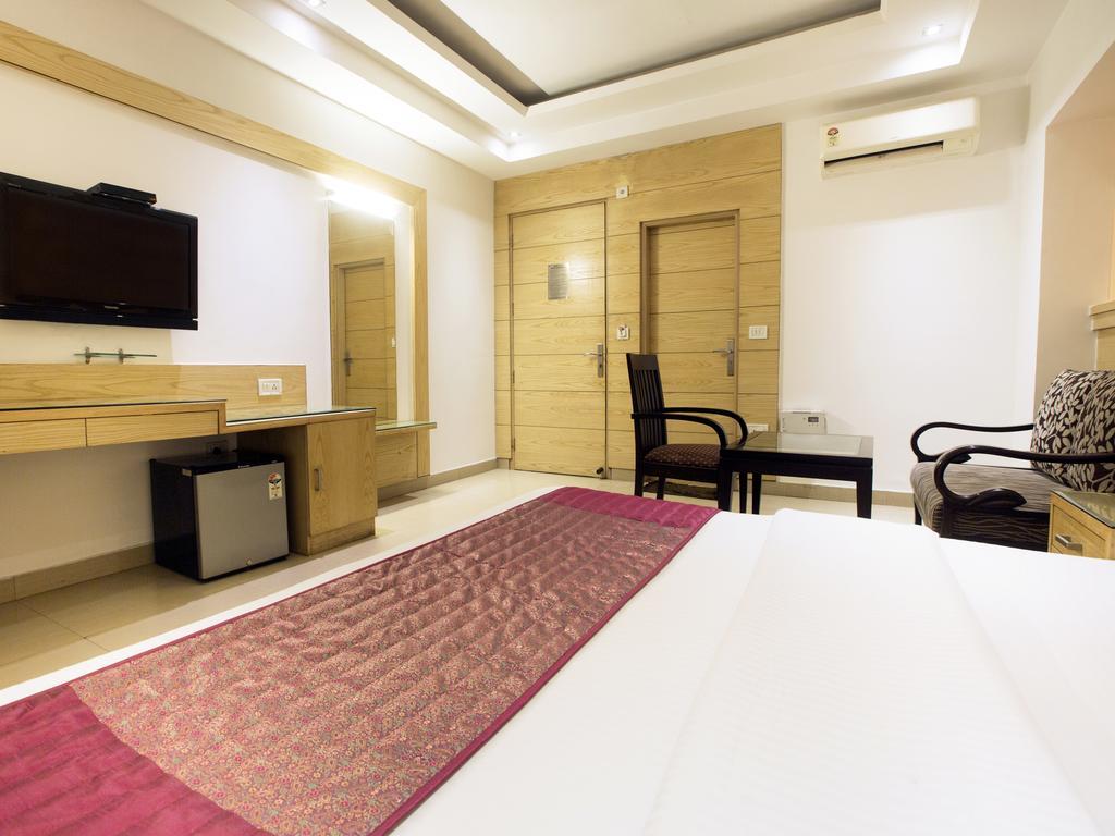 Hotel Krishna Deluxe-By Rcg Hotels New Delhi Luaran gambar