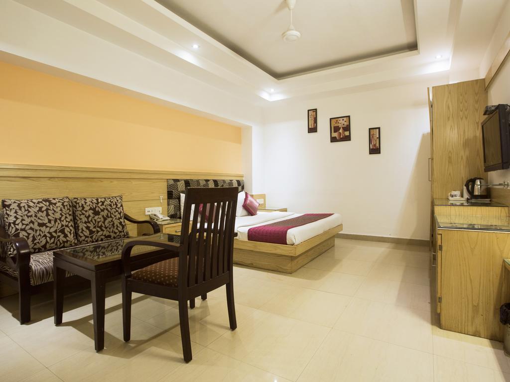 Hotel Krishna Deluxe-By Rcg Hotels New Delhi Luaran gambar