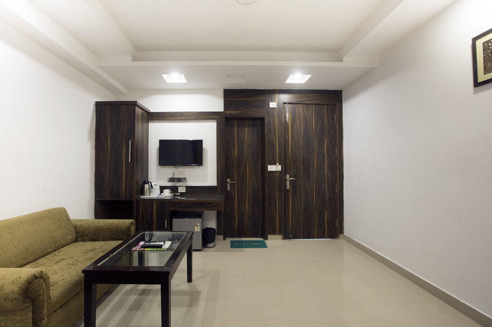 Hotel Krishna Deluxe-By Rcg Hotels New Delhi Luaran gambar